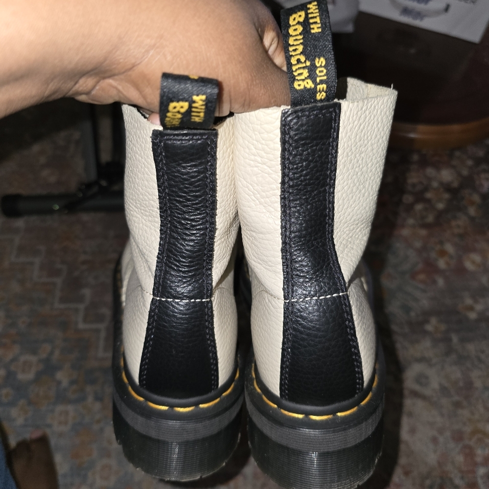 Doc Martens - Picture 3 of 6